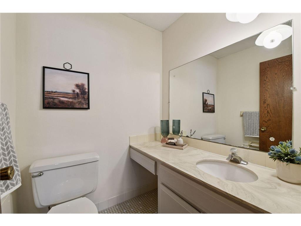 205 Barry Avenue S #303 Wayzata MN 55391 7012634 image18