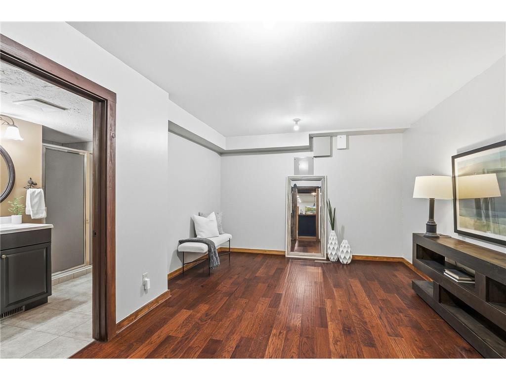 2050 Oakwood Ridge Chanhassen MN 55317 7050705 image81