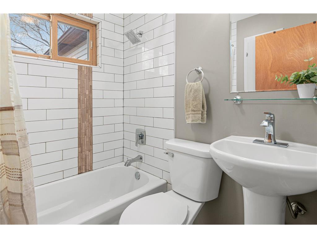 2051 107th Avenue NW Coon Rapids MN 55433 7049693 image16