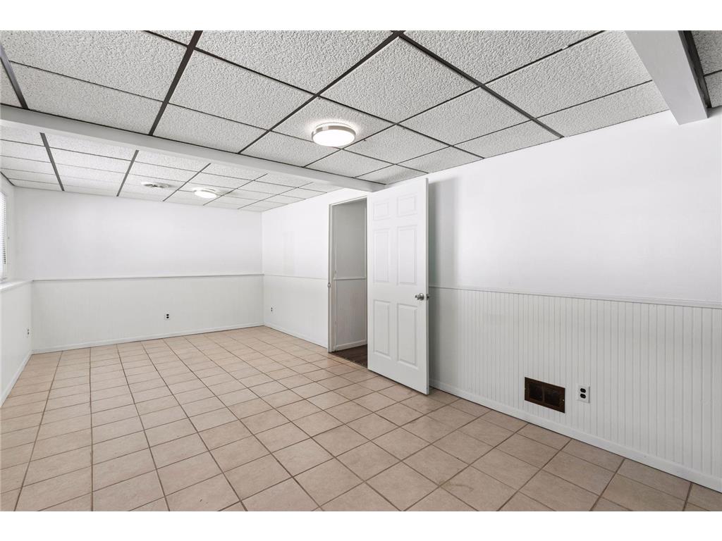 2053 Edgerton Street Maplewood MN 55117 7021922 image41