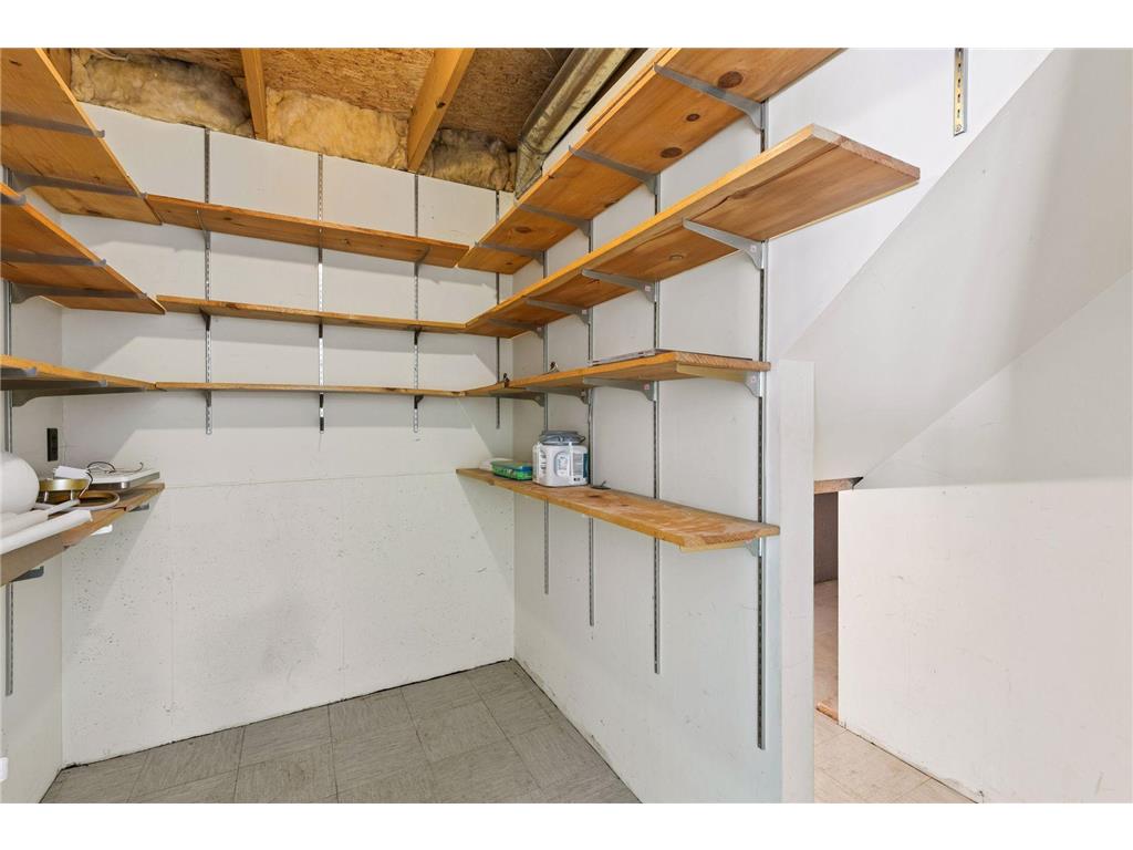 2053 Edgerton Street Maplewood MN 55117 7021922 image42