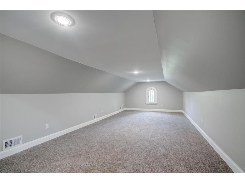 2056 Summit Avenue Saint Paul MN 55105 7003827 image28