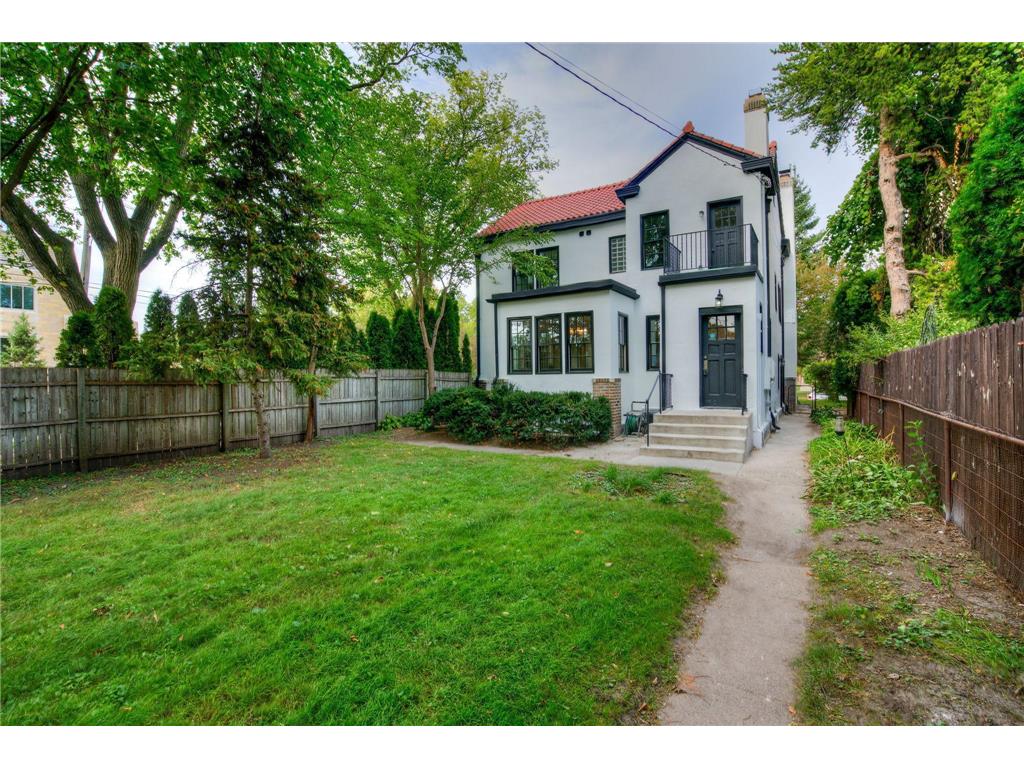 2056 Summit Avenue Saint Paul MN 55105 7003827 image36