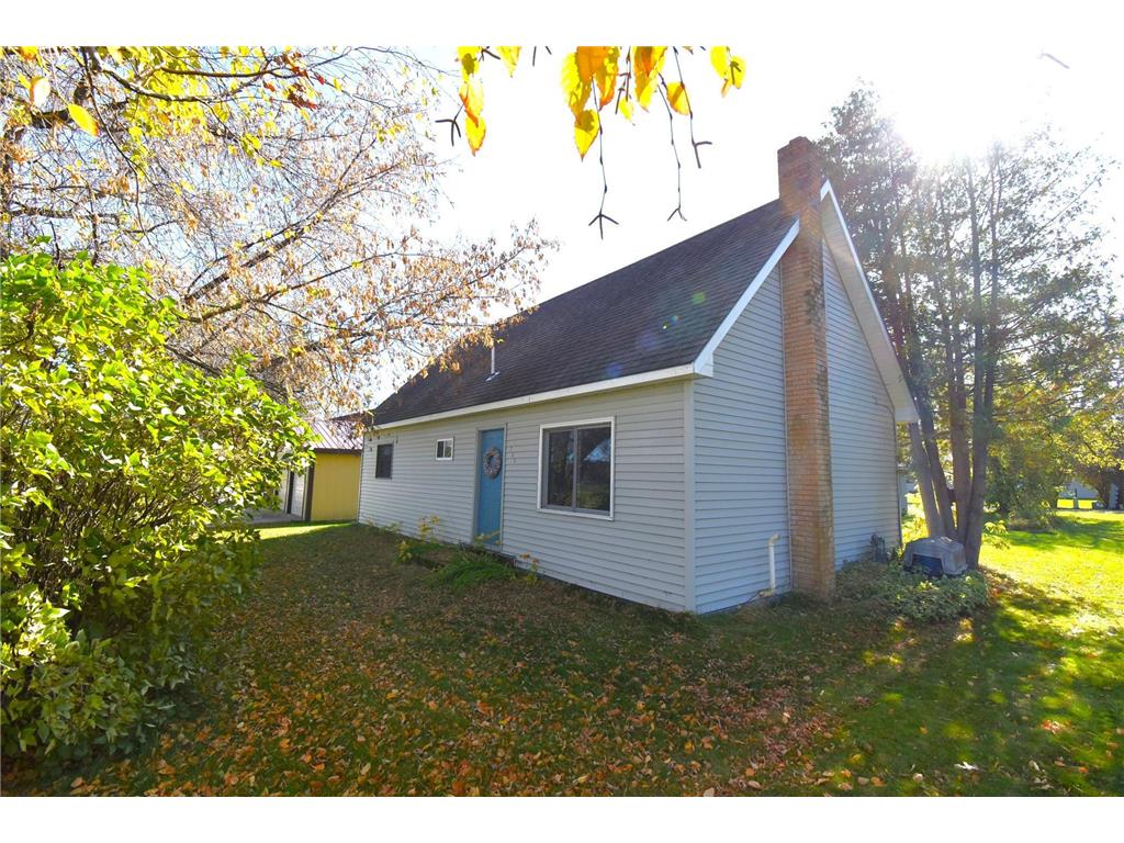206 Elk Street NW Warroad MN 56763 6445560 image1