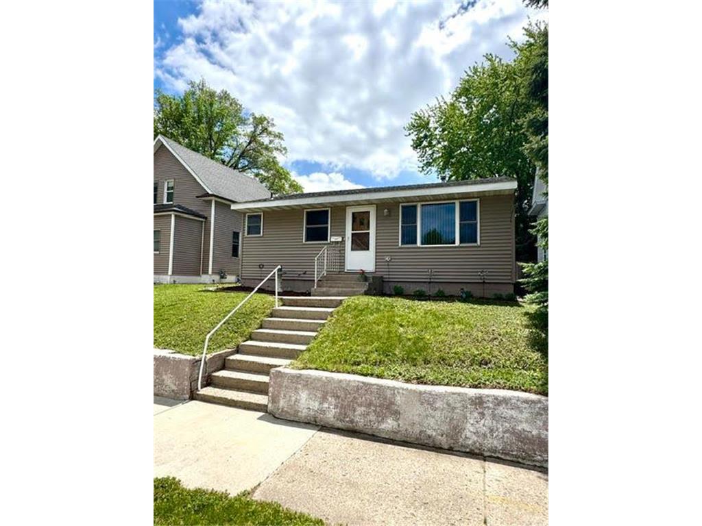 206 Elm Avenue SE Montgomery MN 56069 7076010 image1