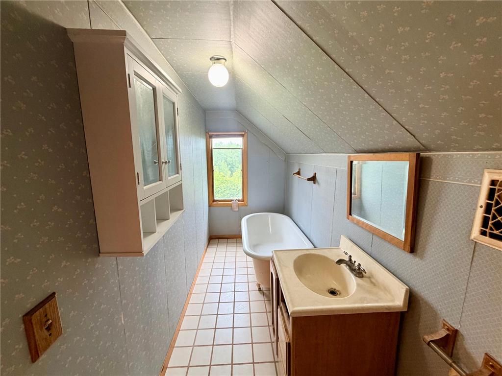 206 Gunn Street Coleraine MN 55722 7088436 image23