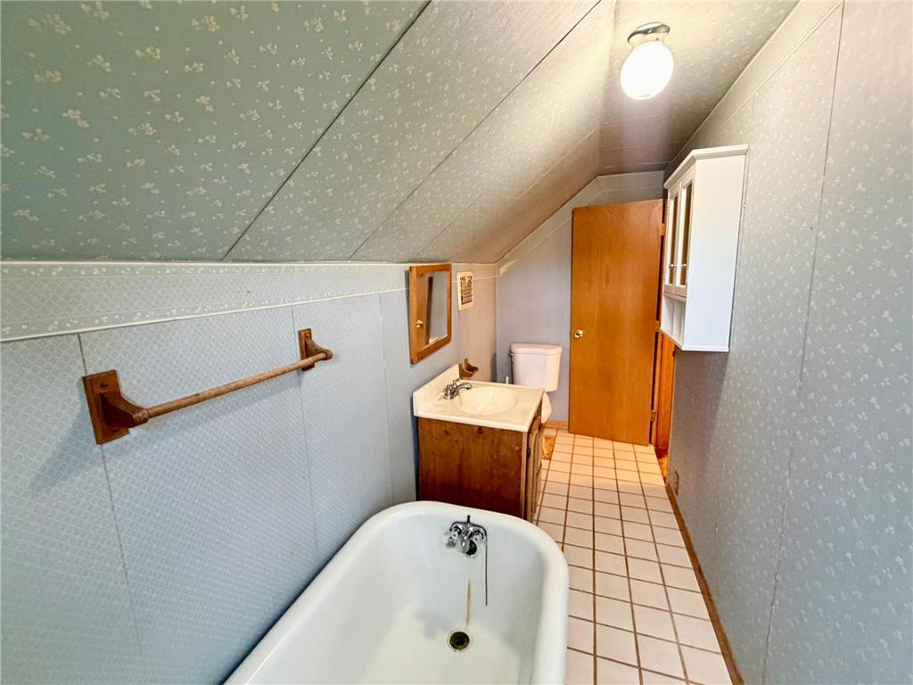 206 Gunn Street Coleraine MN 55722 7088436 image24