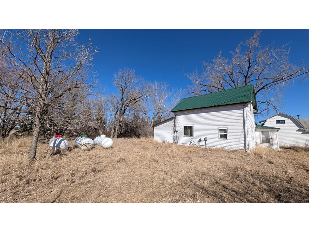 206 Leslie Webster ND 58382 6763862 image6