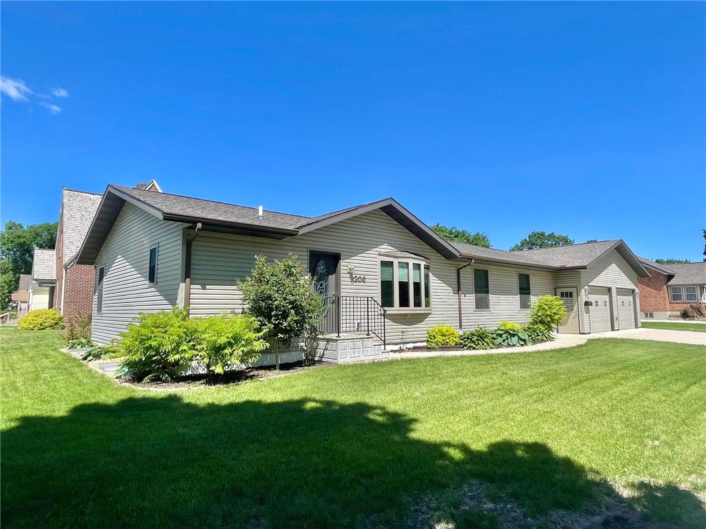 206 N Spring Avenue Springfield MN 56087 6504497 image1