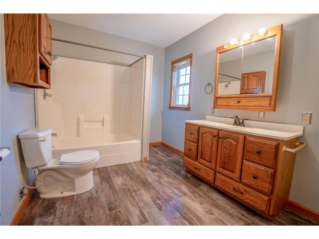 206 Pine Street SW New London MN 56273 6815014 image17