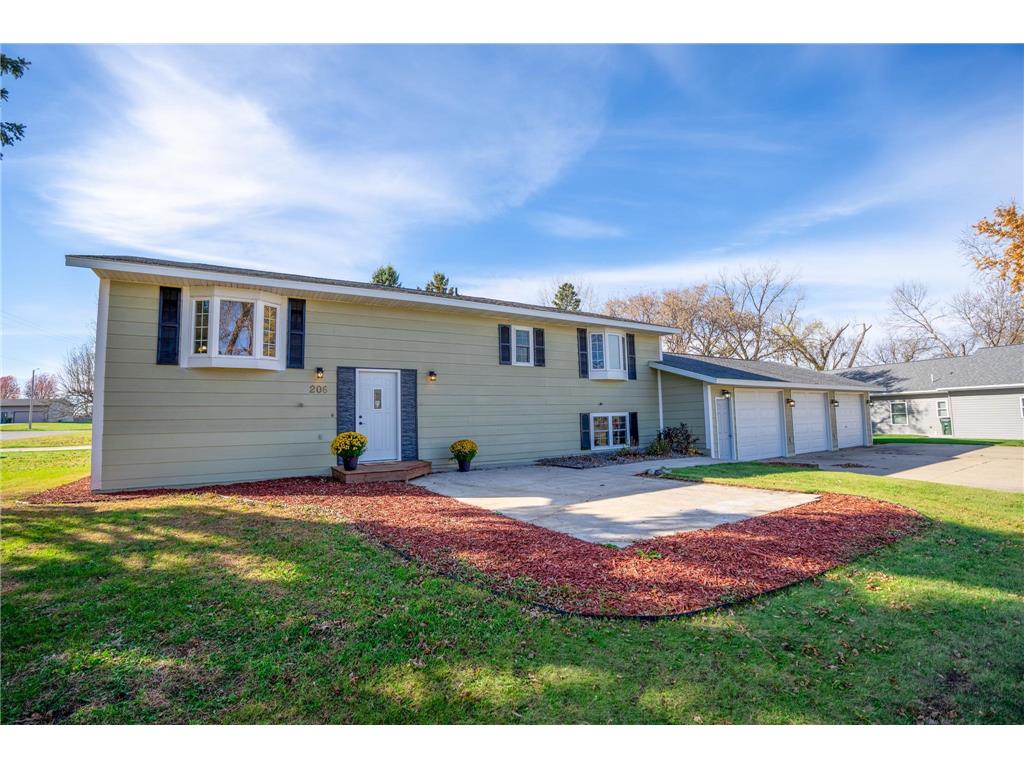 206 Pine Street SW New London MN 56273 6815014 image3