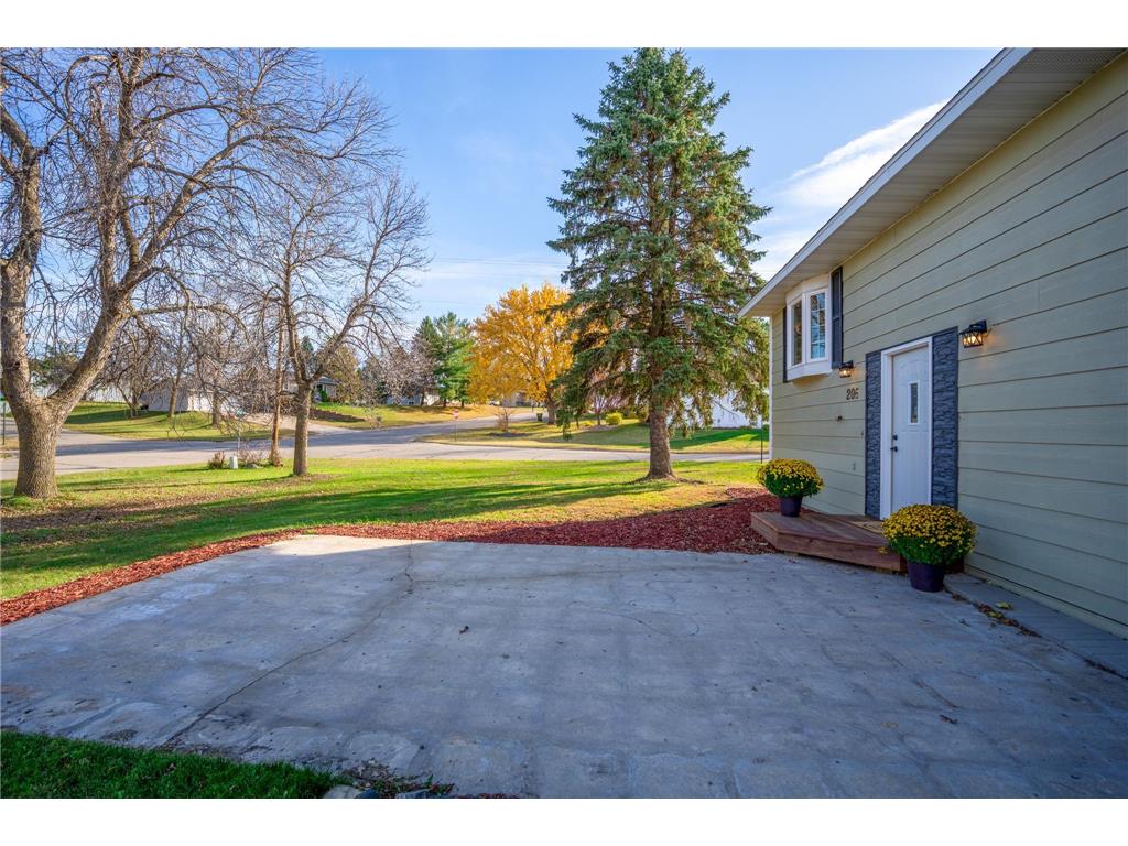 206 Pine Street SW New London MN 56273 6815014 image40