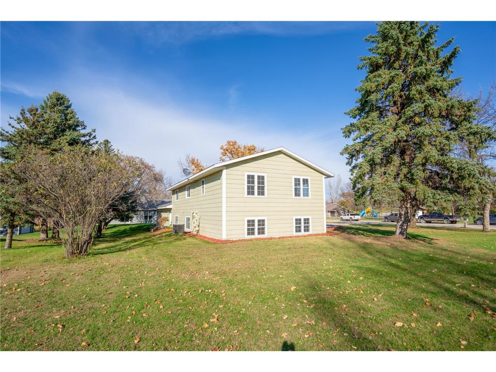 206 Pine Street SW New London MN 56273 6815014 image5