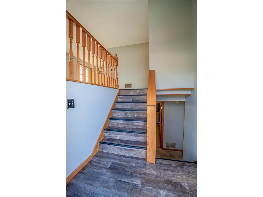 206 Pine Street SW New London MN 56273 6815014 image9