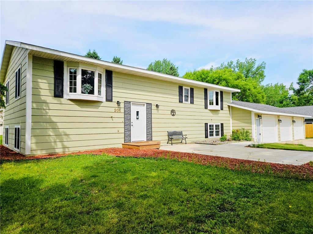 206 Pine Street SW New London MN 56273 7087273 image1