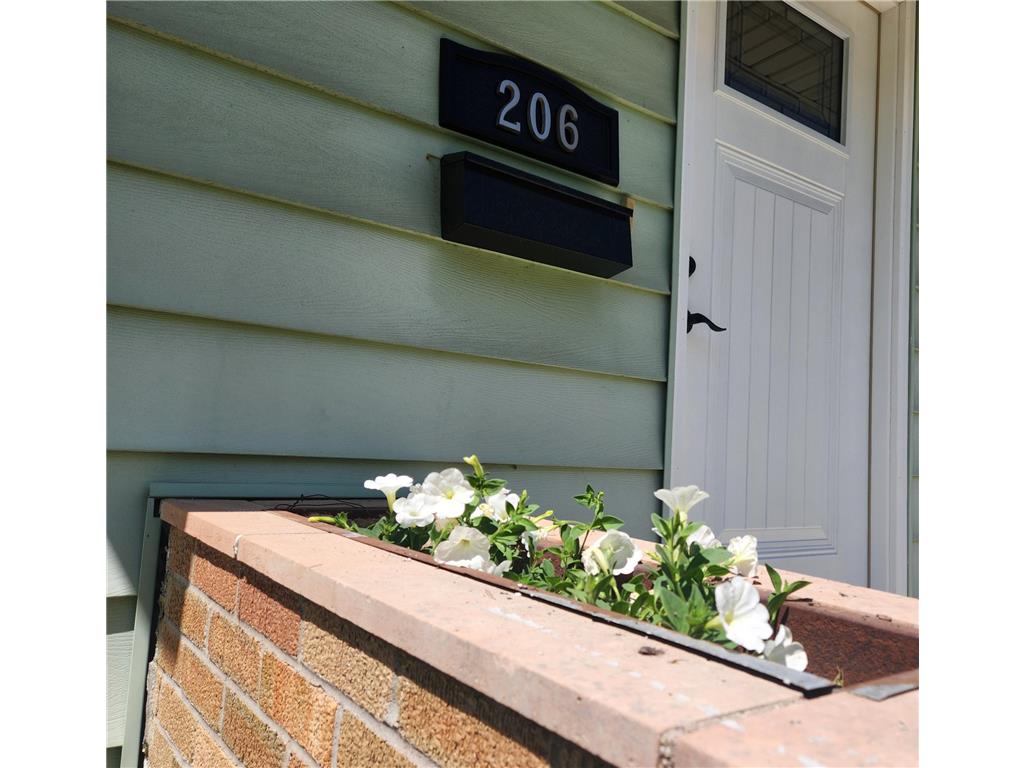 206 S Whitney Street Marshall MN 56258 7069092 image2