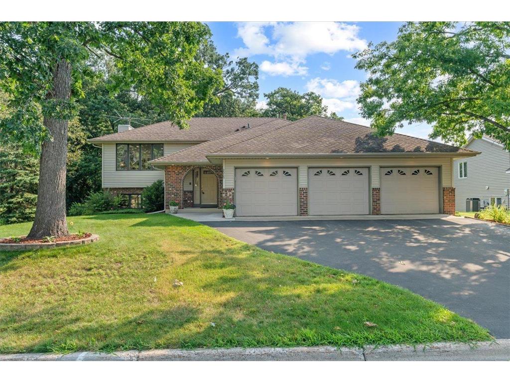 2065 Helmo Avenue N Oakdale MN 55128 6576128 image1