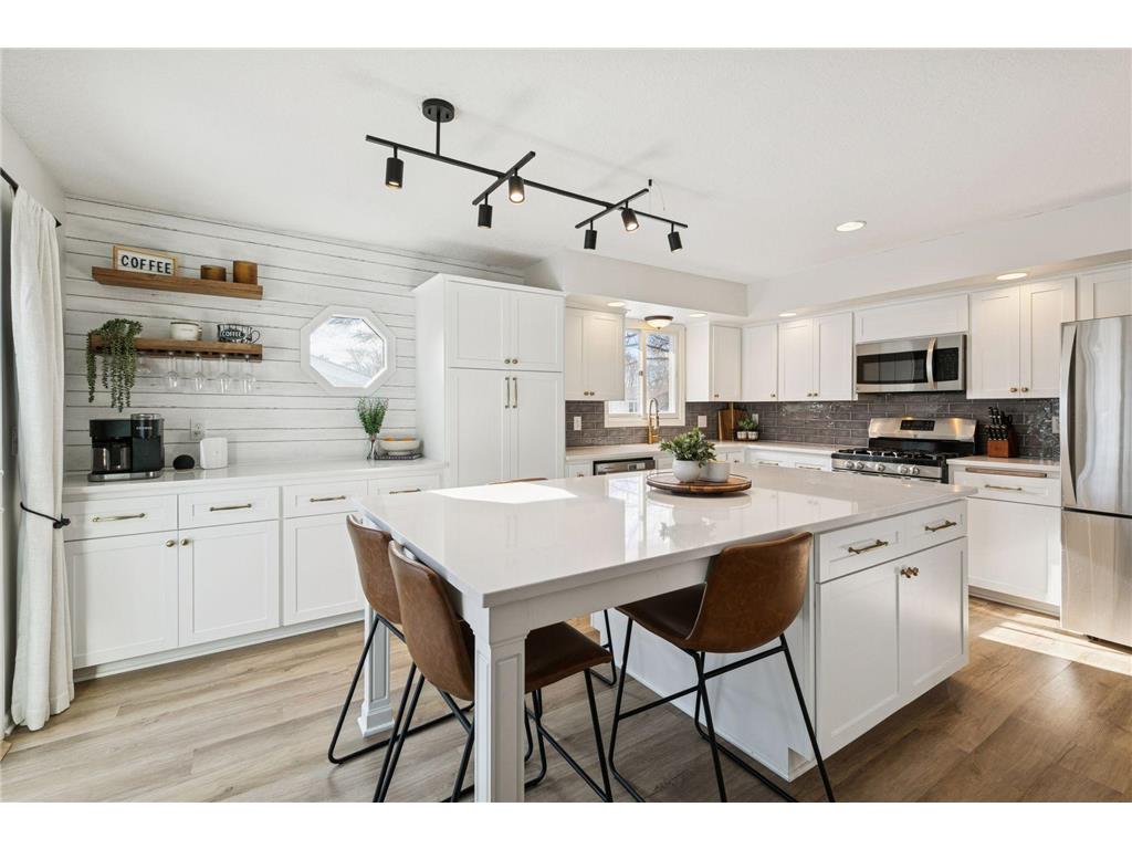 20650 207th Court W Lakeville MN 55044 7008000 image1