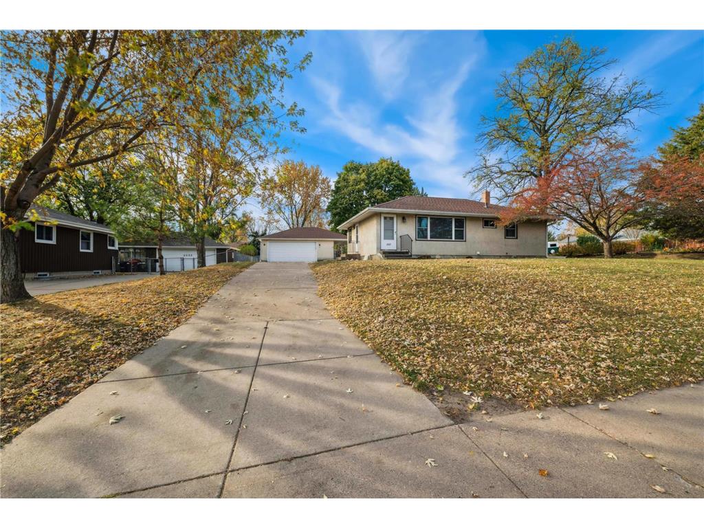 2067 English Street Maplewood MN 55109 6624023 image1