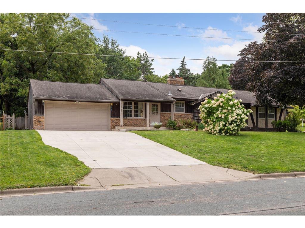 2067 Skyline Drive S Burnsville MN 55337 6594576 image1