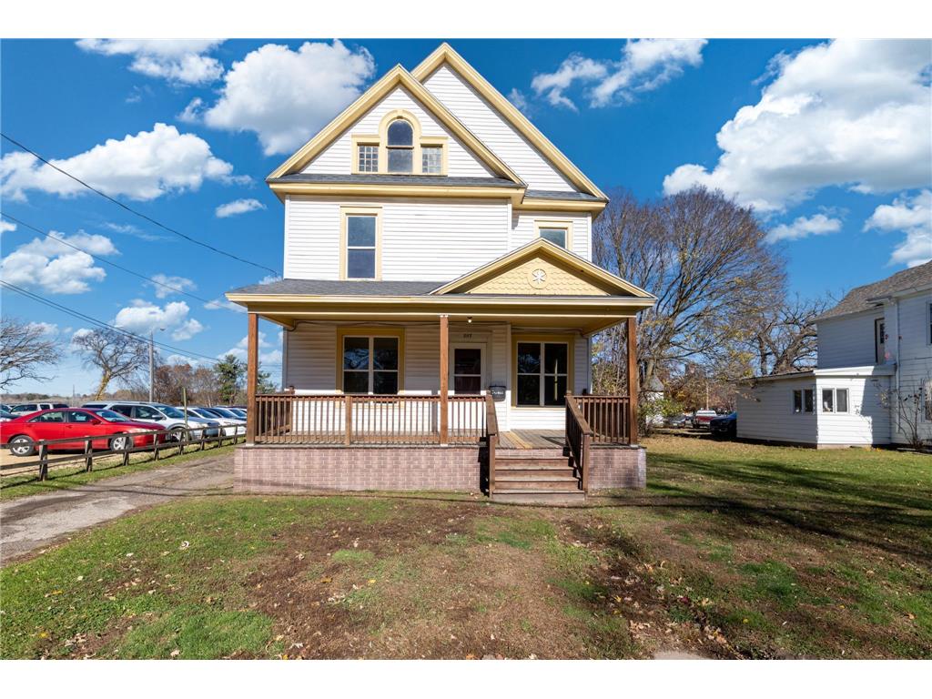 207 12th Avenue W Menomonie WI 54751 6812743 image1