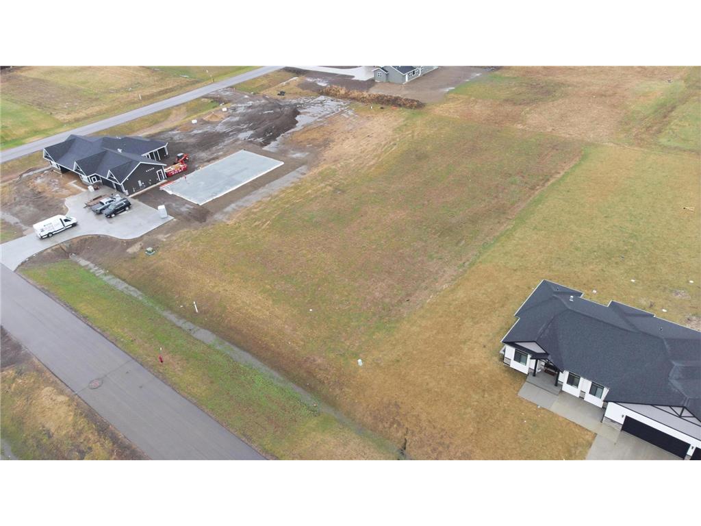 207 69th Avenue NW Moorhead MN 56560 7064986 image2
