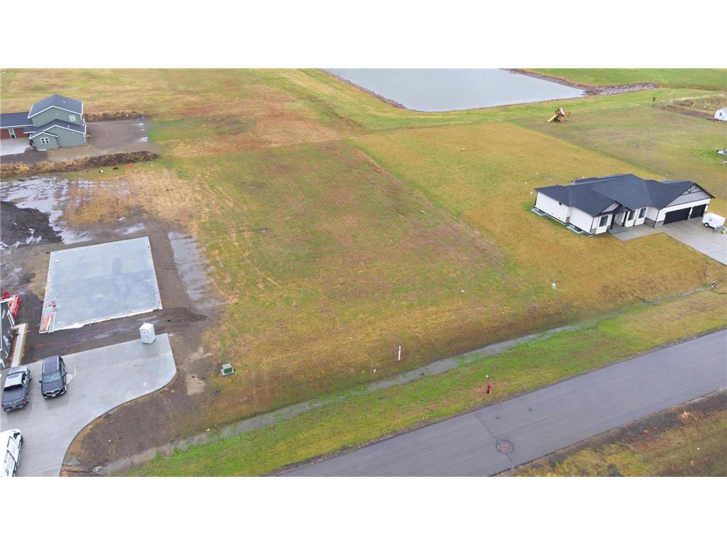 207 69th Avenue NW Moorhead MN 56560 7064986 image4
