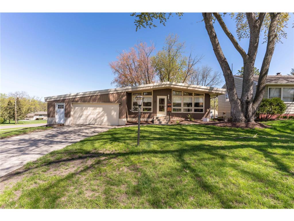 207 E Douglas Avenue Fergus Falls MN 56537 6534248 image1