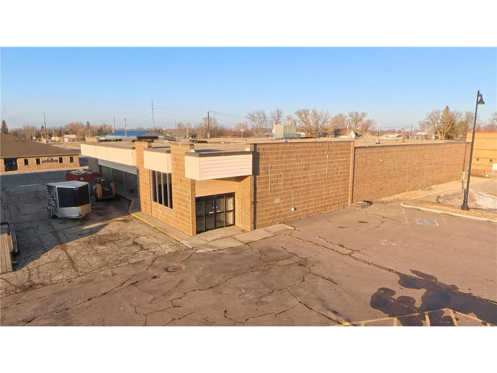 207 Main St E Pipestone MN 56164 7011278 image1