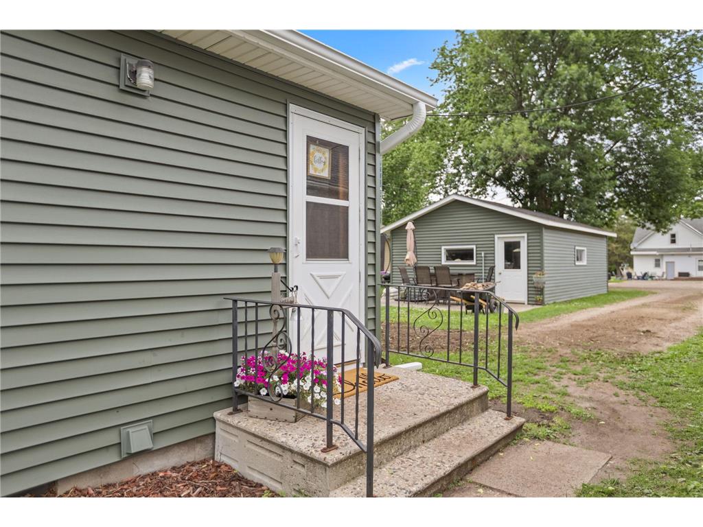 207 W Franklin Street Morristown MN 55052 7087875 image7