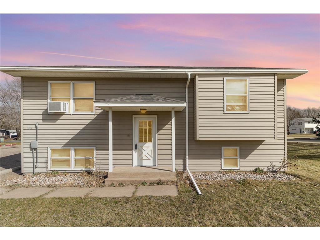 207 W Graham Street Roberts WI 54023 6611470 image1