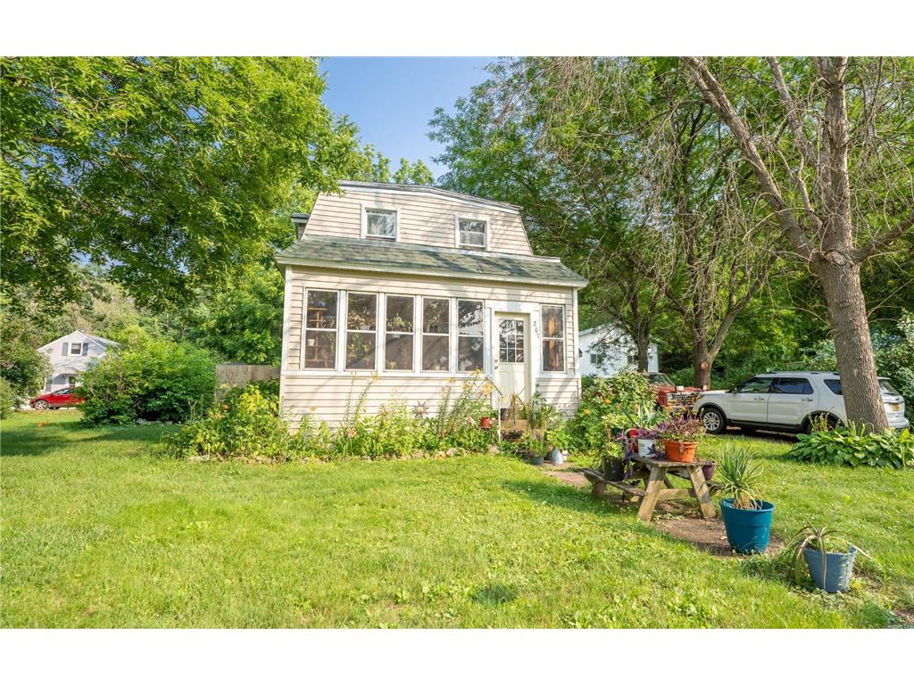207 W Montgomery Street Durand WI 54736 6402594 image1