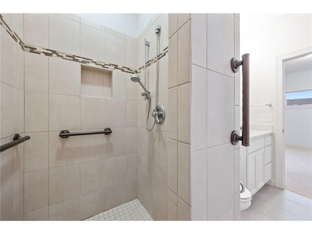 2075 Cardinal Glen North Saint Paul MN 55109 6820029 image25