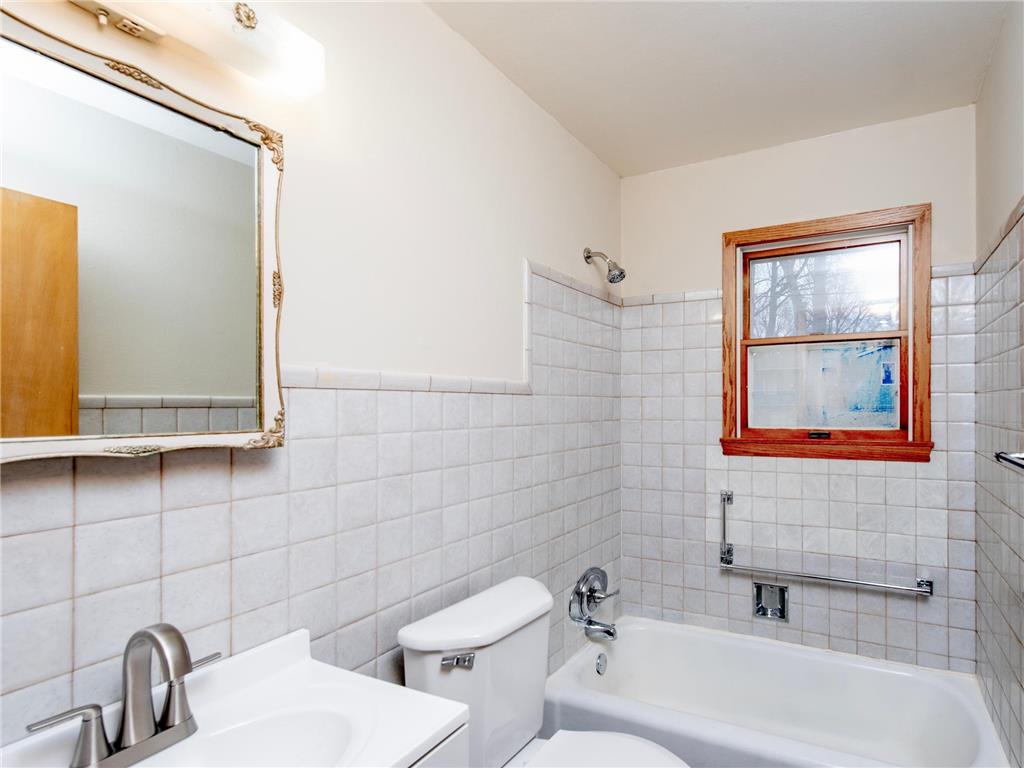 2078 Sloan Street Maplewood MN 55117 7050503 image12