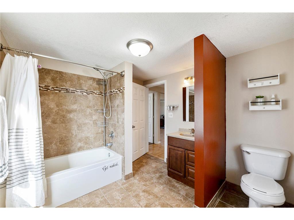 208 5th Avenue SE Osseo MN 55369 7053673 image12