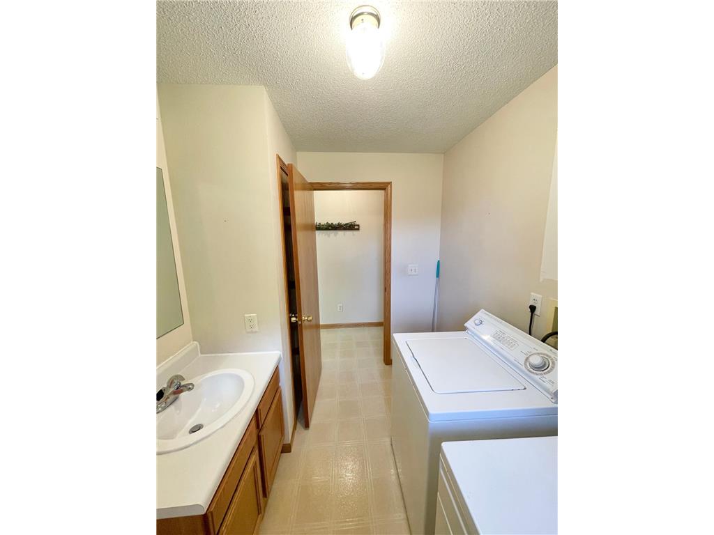 208 Broad Street S Comfrey MN 56019 7079033 image25