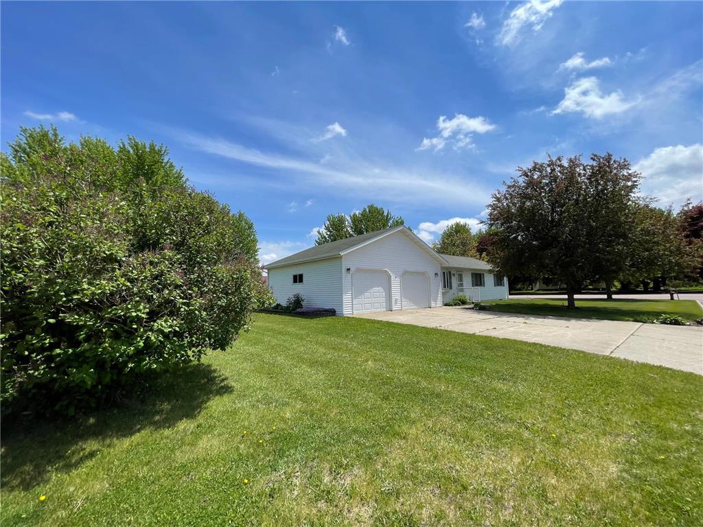 208 Broad Street S Comfrey MN 56019 7079033 image32