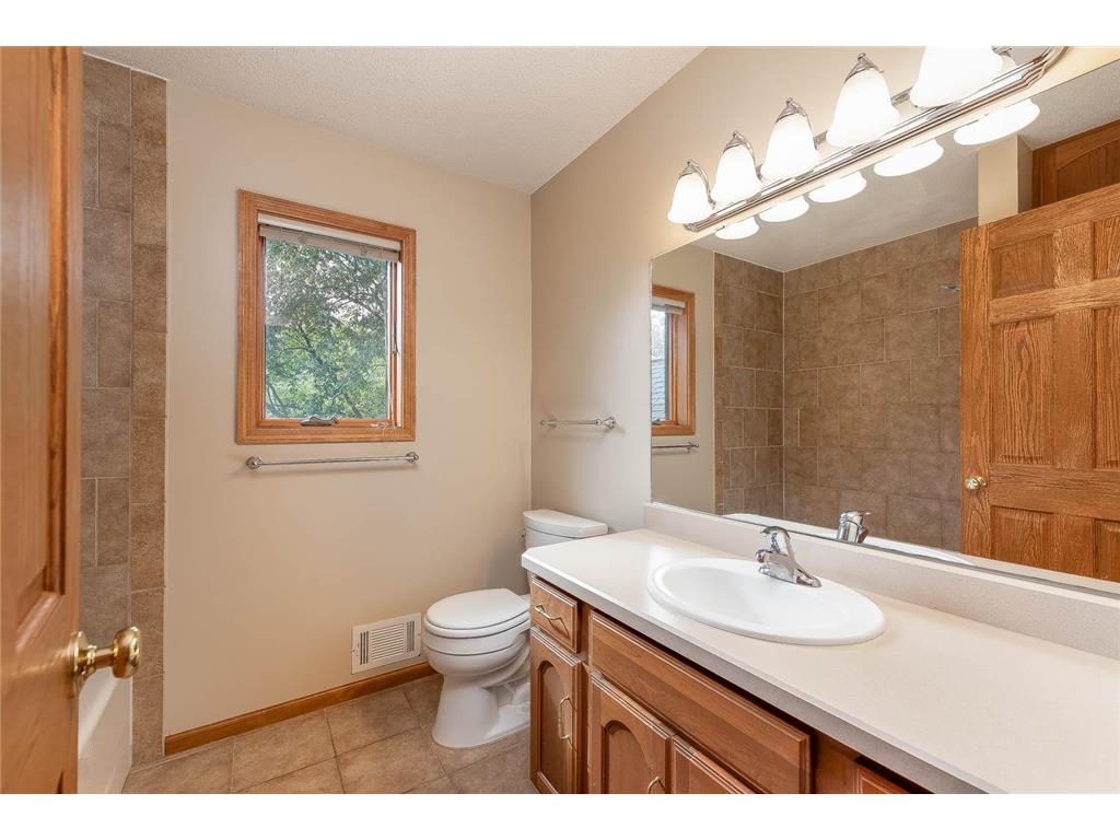 208 Chancery Lane Mankato MN 56001 7064301 image29