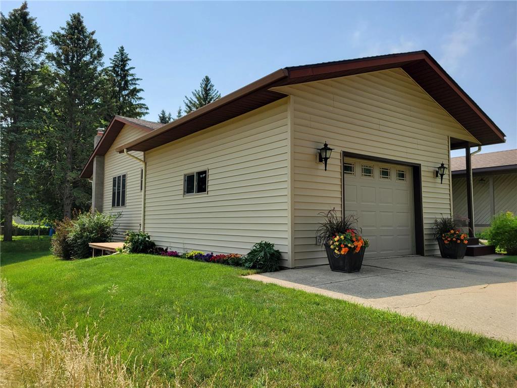 208 E Nelson Street Litchfield MN 55355 6576387 image1