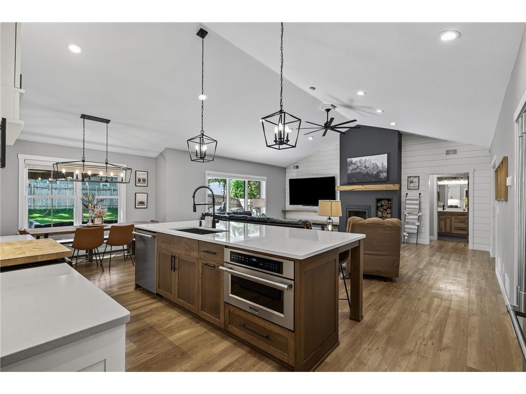208 Iris Street Mahtomedi MN 55115 6799447 image1