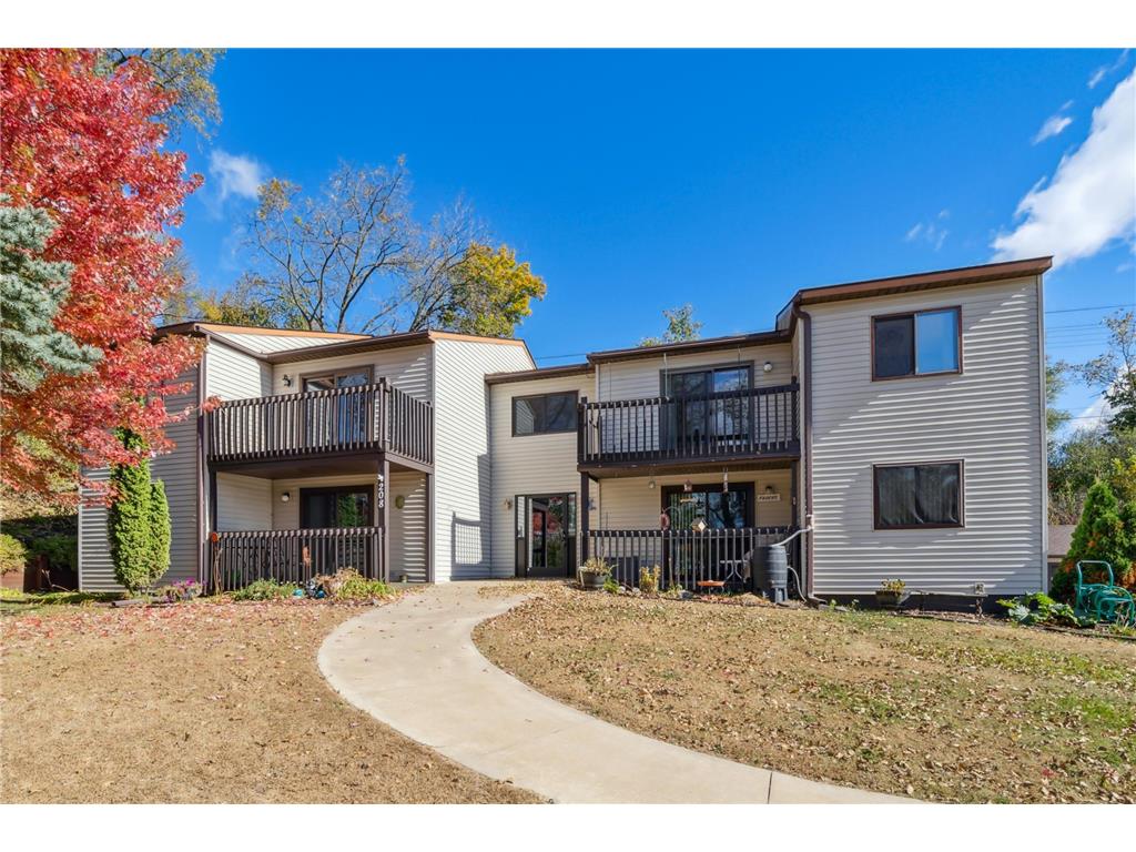 208 S Winter Street #6 River Falls WI 54022 6618772 image1