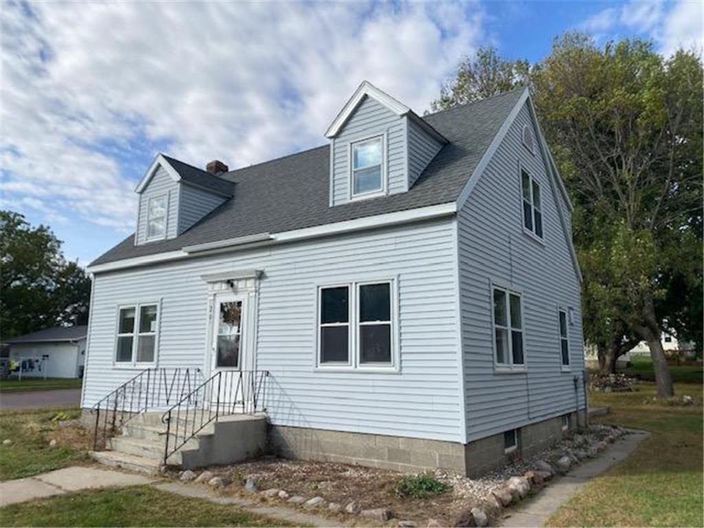208 W 3rd Street Winthrop MN 55396 6802183 image1