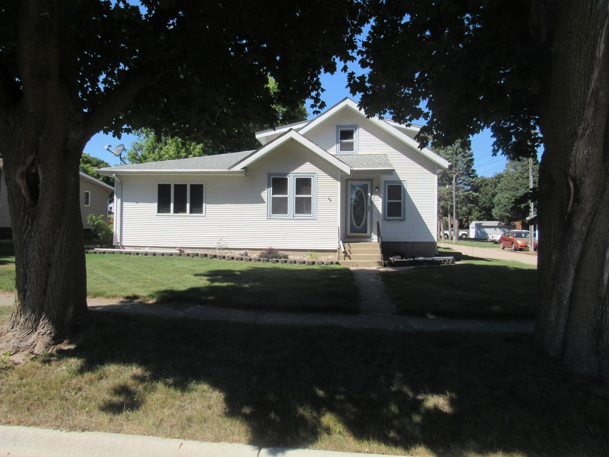 208 W 5th Avenue, Lakefield, MN 56150 MLS 6084954 Edina Realty