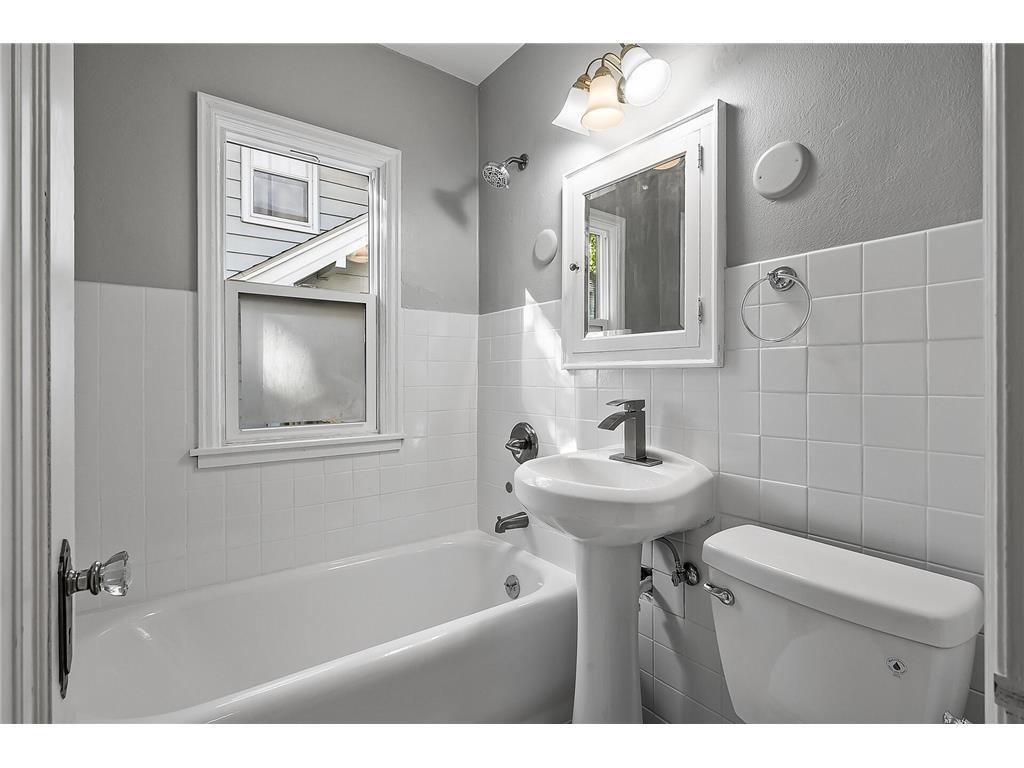 2082 Berkeley Avenue Saint Paul MN 55105 7072050 image11