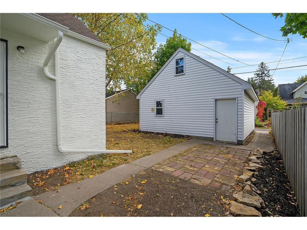 2082 Berkeley Avenue Saint Paul MN 55105 7072050 image30