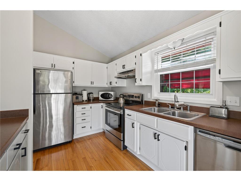 2084 Parkview Lane Woodbury MN 55125 7025435 image15