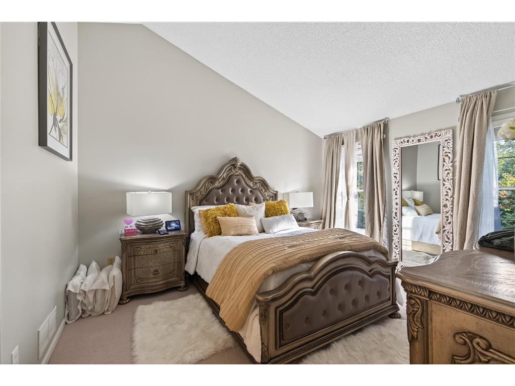2084 Parkview Lane Woodbury MN 55125 7025435 image16