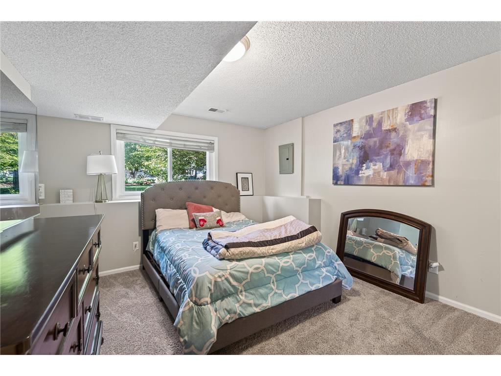 2084 Parkview Lane Woodbury MN 55125 7025435 image19