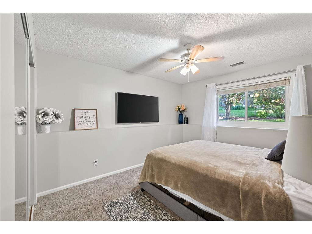 2084 Parkview Lane Woodbury MN 55125 7025435 image20