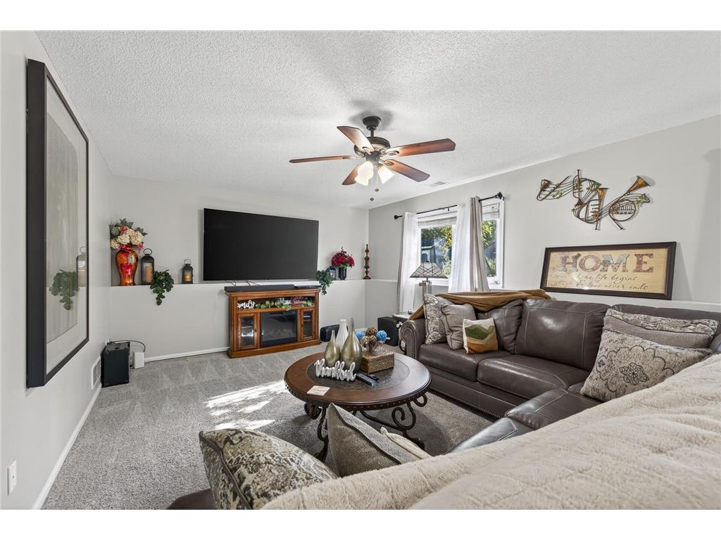 2084 Parkview Lane Woodbury MN 55125 7025435 image24
